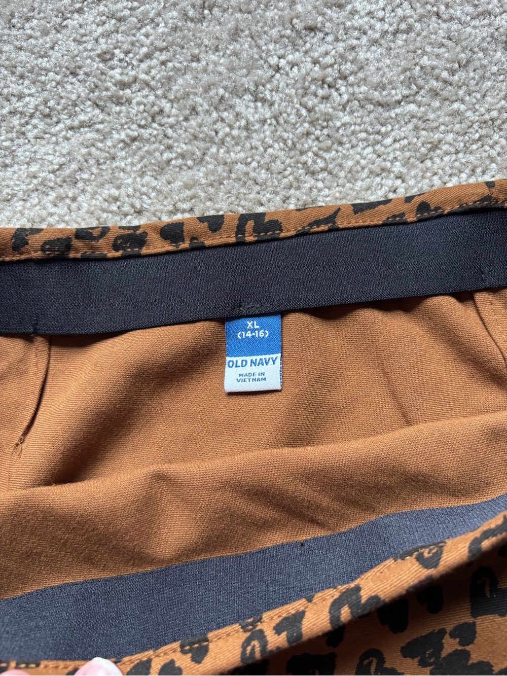 Old Navy Brown and Black Heart Leopard Patterned Skirt - Picture 4 of 9